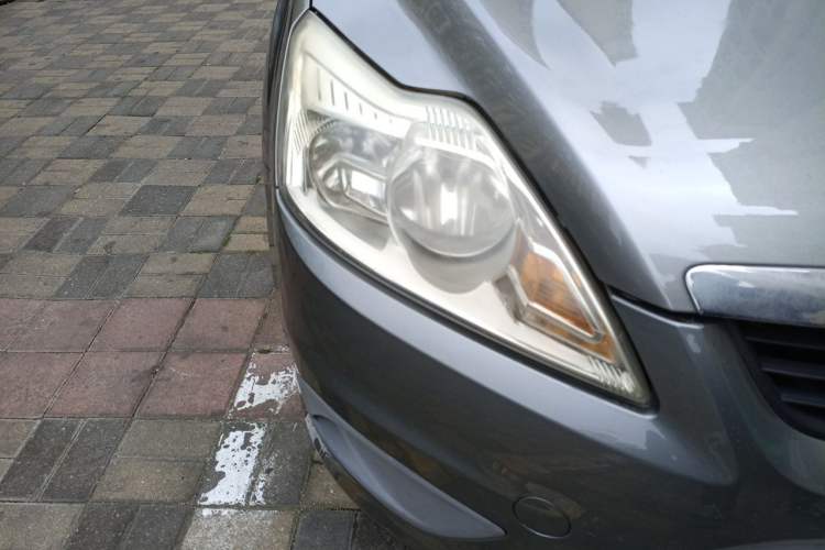 Used Ford Focus 2011 Sedan 1.8L Manual Comfort Model Right Front Headlight