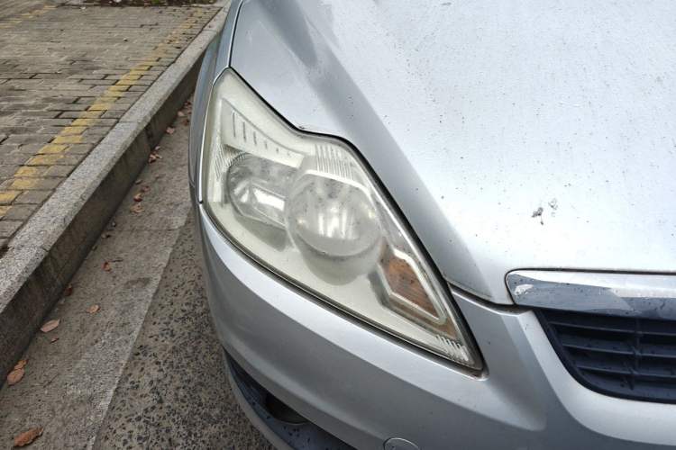 Used Ford Focus 2011 Sedan 1.8L Manual Classic Model Right Front Headlight