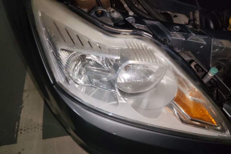 Used Ford Focus 2011 Sedan 1.8L Manual Comfort Model Right Front Headlight