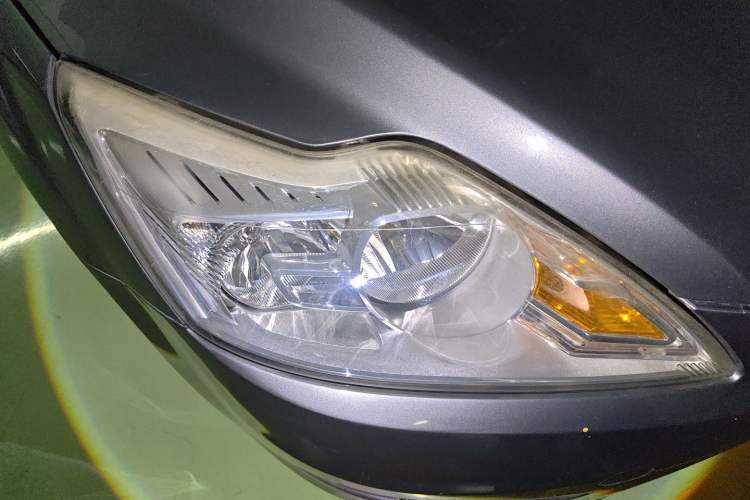 Used Ford Focus 2011 Sedan 1.8L Automatic Fashion Edition Right Front Headlight