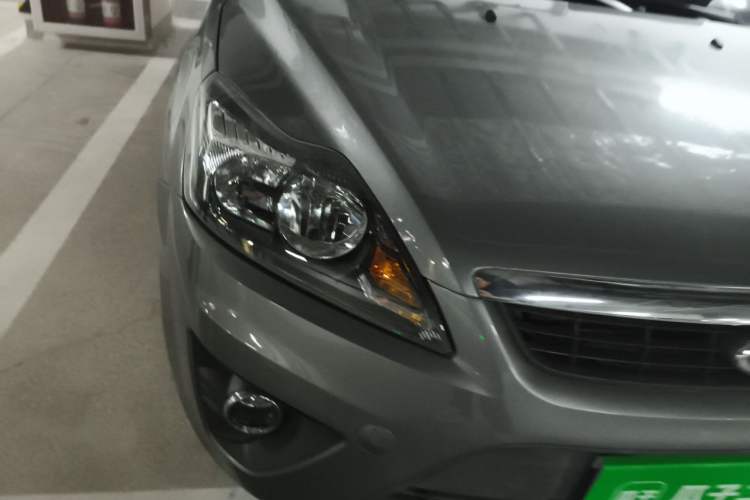 Used Ford Focus 2011 Hatchback 1.8L Automatic Fashion Edition Right Front Headlight