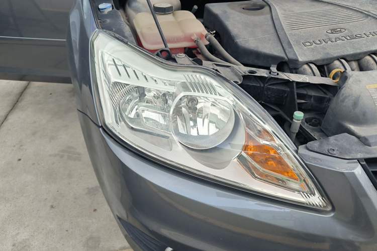 Used Ford Focus 2011 Sedan 1.8L Automatic Fashion Edition Right Front Headlight
