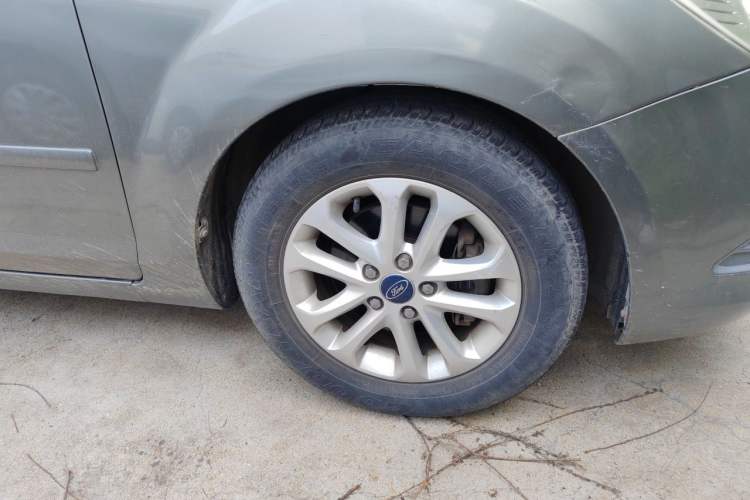Used Ford Focus 2011 Sedan 1.8L Automatic Fashion Edition Right Front Wheel Hub