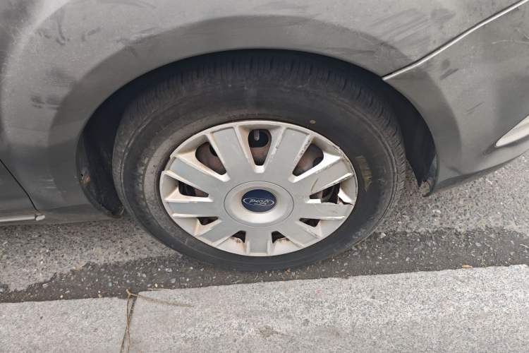 Used Ford Focus 2011 Sedan 1.8L Manual Classic Model Right Front Wheel Hub