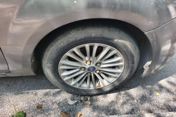 Used Ford Focus 2011 Hatchback 1.8L Manual Classic Model Right Front Wheel Hub