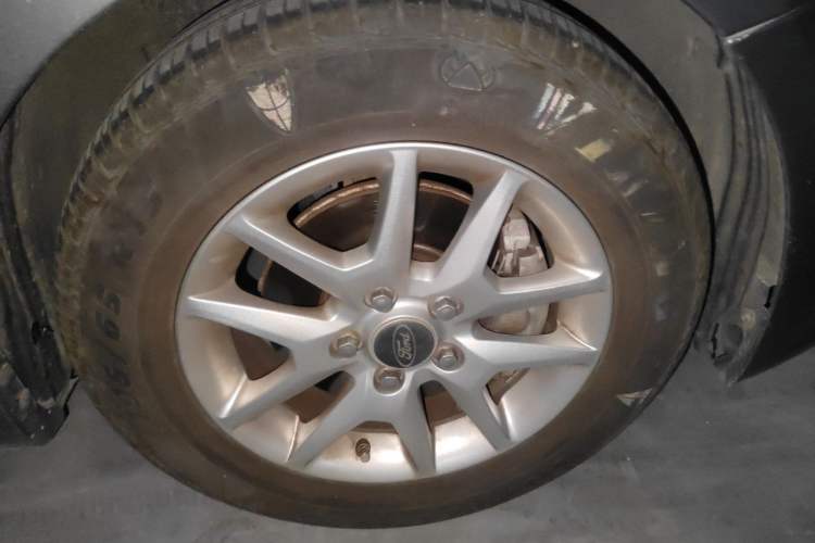 Used Ford Focus 2011 Hatchback 1.8L Manual Comfort Model Right Front Wheel Hub