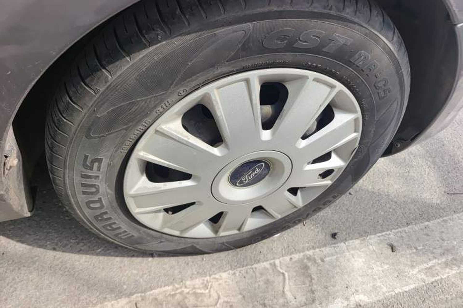 Used Ford Focus 2011 Sedan 1.8L Manual Classic Model Right Front Wheel Hub
