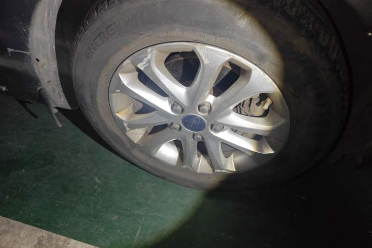 Used Ford Focus 2011 Sedan 1.8L Automatic Fashion Edition Right Front Wheel Hub