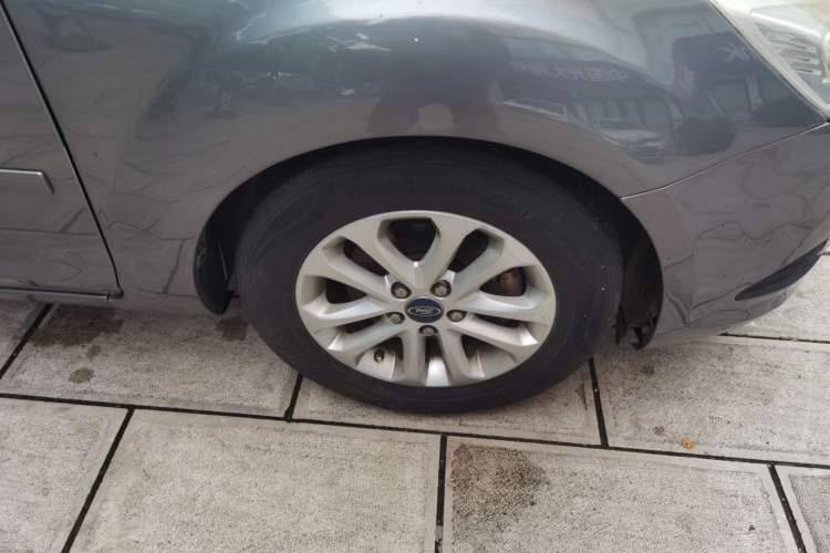 Used Ford Focus 2011 Sedan 1.8L Automatic Fashion Edition Right Front Wheel Hub