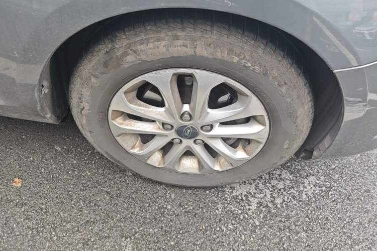 Used Ford Focus 2011 Sedan 1.8L Automatic Fashion Edition Right Front Wheel Hub