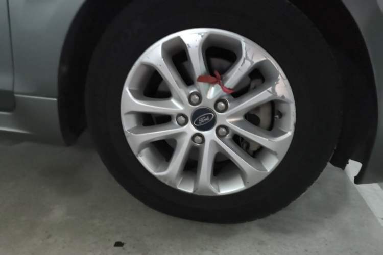 Used Ford Focus 2011 Hatchback 1.8L Automatic Fashion Edition Right Front Wheel Hub
