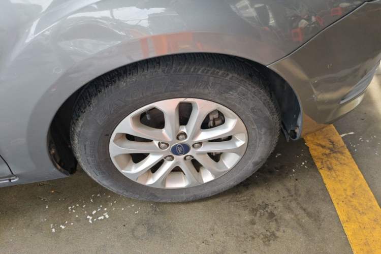 Used Ford Focus 2011 Sedan 1.8L Automatic Fashion Edition Right Front Wheel Hub