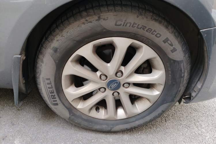 Used Ford Focus 2011 Sedan 1.8L Automatic Fashion Edition Right Front Wheel Hub