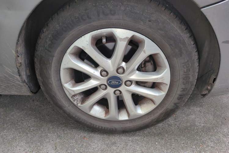Used Ford Focus 2011 Sedan 1.8L Automatic Fashion Edition Right Front Wheel Hub