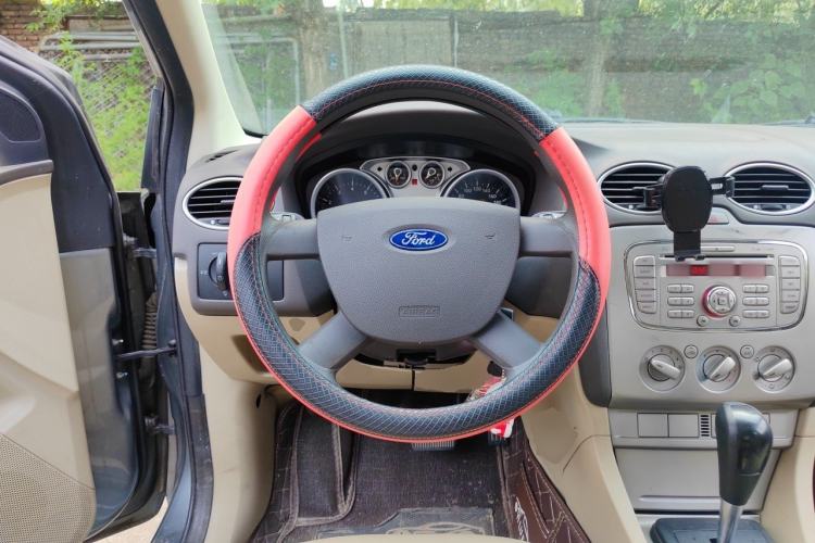 Used Ford Focus 2011 Sedan 1.8L Automatic Fashion Edition Steering Wheel