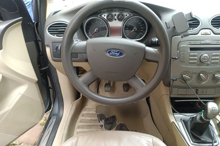 Used Ford Focus 2011 Sedan 1.8L Manual Comfort Model Steering Wheel