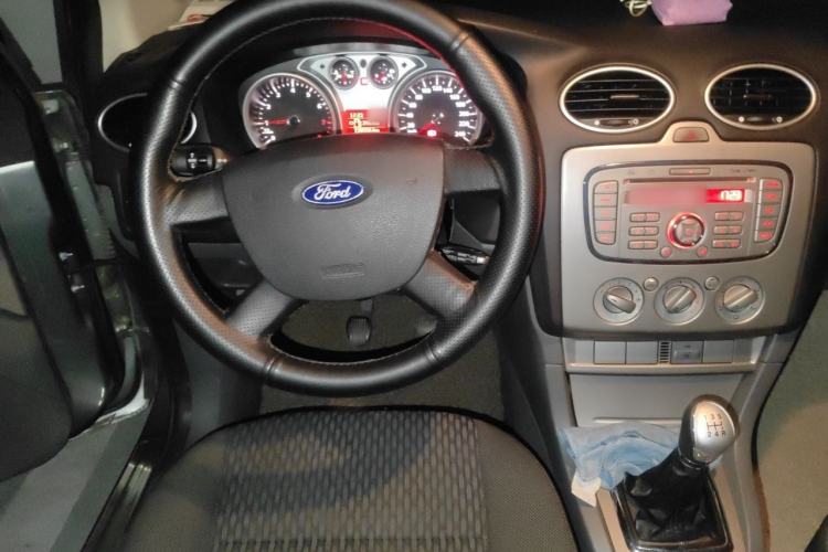 Used Ford Focus 2011 Hatchback 1.8L Manual Comfort Model Steering Wheel