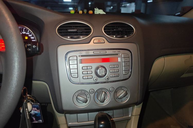 Used Ford Focus 2011 Sedan 1.8L Automatic Fashion Edition Steering Wheel