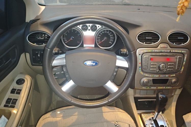 Used Ford Focus 2011 Sedan 1.8L Automatic Luxury Model Steering Wheel