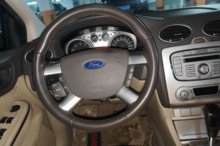 Used Ford Focus 2011 Sedan 1.8L Automatic Fashion Edition Steering Wheel