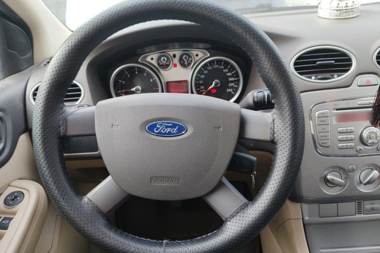 Used Ford Focus 2011 Sedan 1.8L Manual Comfort Model Steering Wheel