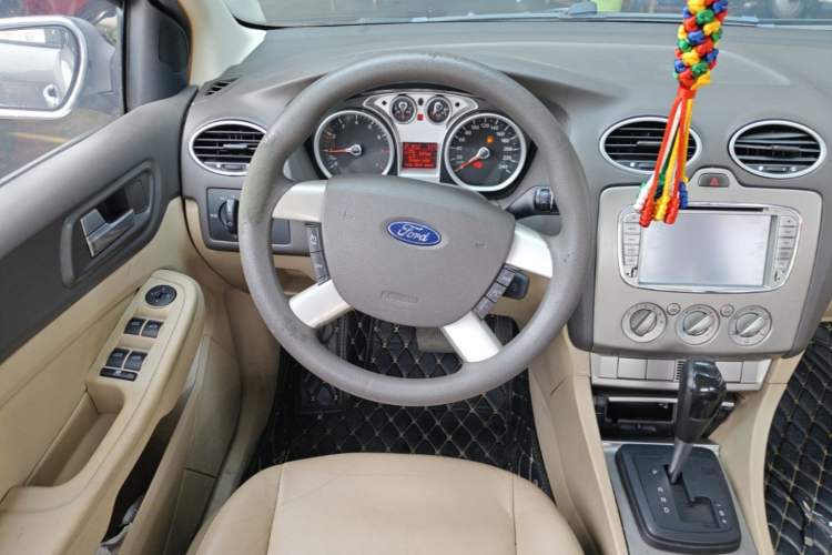 Used Ford Focus 2011 Sedan 1.8L Automatic Fashion Edition Steering Wheel