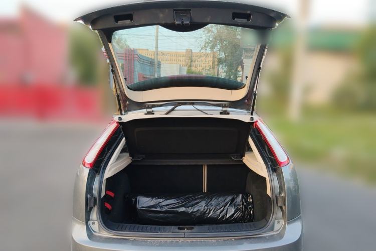 Used Ford Focus 2011 Hatchback 1.8L Automatic Fashion Edition Trunk
