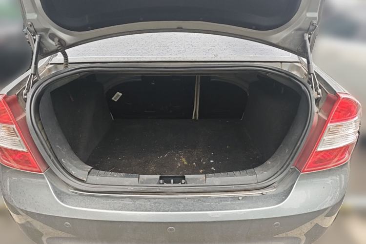 Used Ford Focus 2011 Sedan 1.8L Automatic Fashion Edition Trunk