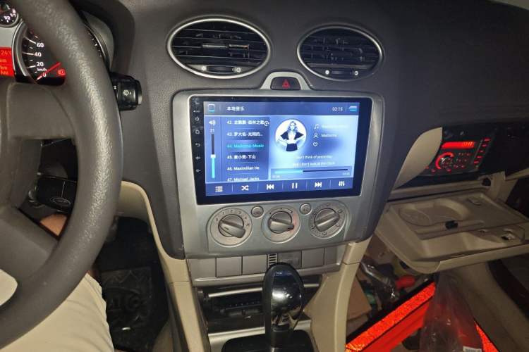Used Ford Focus 2011 Hatchback 1.8L Automatic Fashion Edition Audio And AC Panel