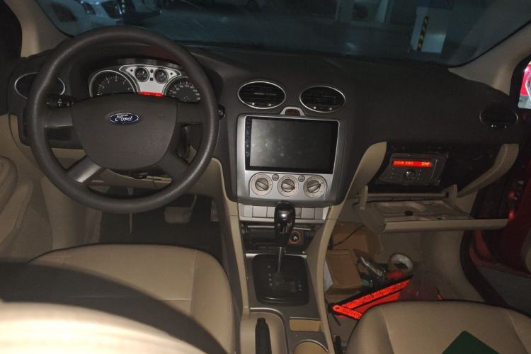 Used Ford Focus 2011 Hatchback 1.8L Automatic Fashion Edition Center Console