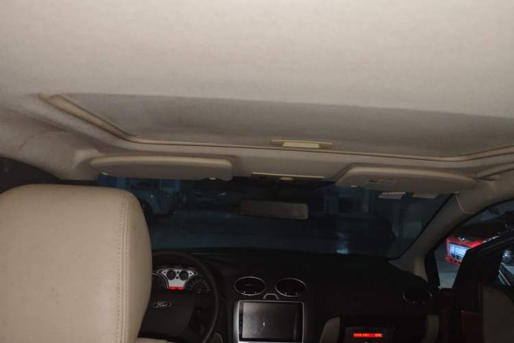 Used Ford Focus 2011 Hatchback 1.8L Automatic Fashion Edition Headliner