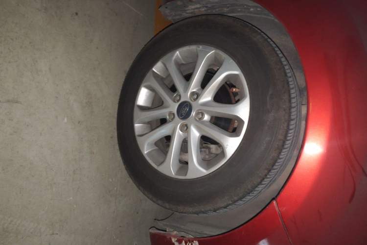 Used Ford Focus 2011 Hatchback 1.8L Automatic Fashion Edition Right Front Wheel Hub