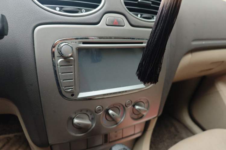 Used Ford Focus 2011 Sedan 1.8L Automatic Fashion Edition Audio And AC Panel