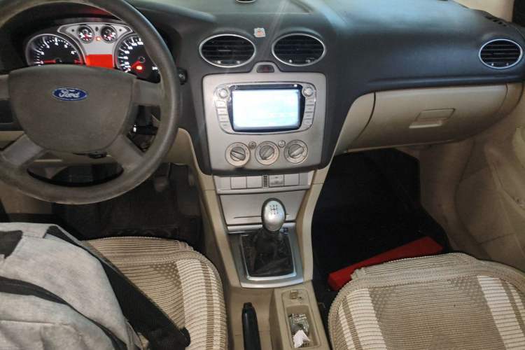 Used Ford Focus 2011 Sedan 1.8L Manual Comfort Model Audio And AC Panel