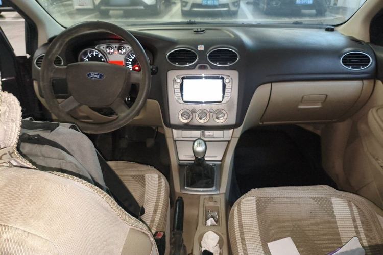 Used Ford Focus 2011 Sedan 1.8L Manual Comfort Model Center Console