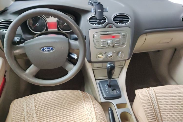 Used Ford Focus 2011 Sedan 1.8L Automatic Fashion Edition Center Console