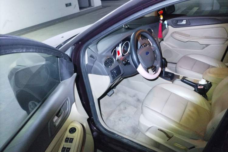 Used Ford Focus 2011 Sedan 1.8L Automatic Fashion Edition Driver Seat