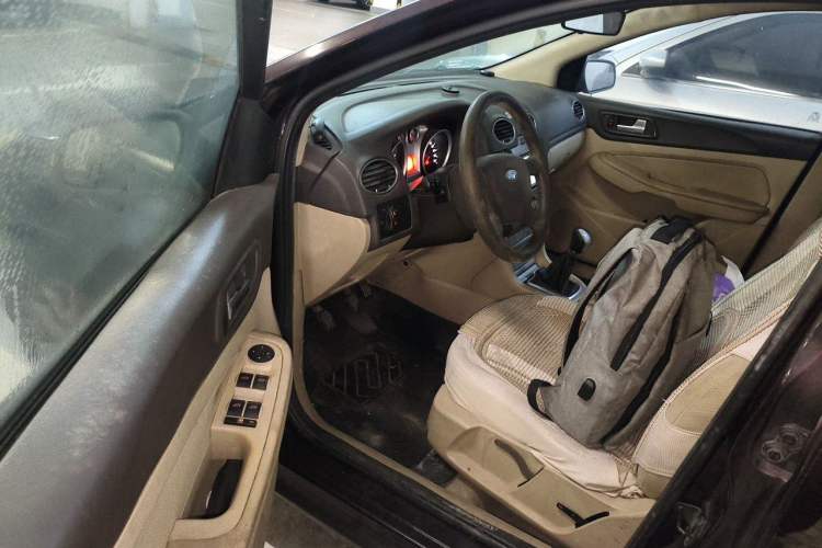 Used Ford Focus 2011 Sedan 1.8L Manual Comfort Model Driver Seat