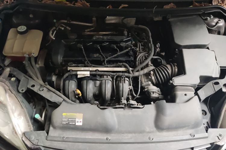 Used Ford Focus 2011 Sedan 1.8L Automatic Fashion Edition Engine Bay