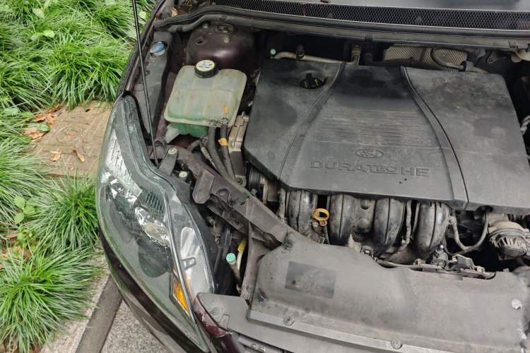 Used Ford Focus 2011 Sedan 1.8L Automatic Fashion Edition Engine Bay Right