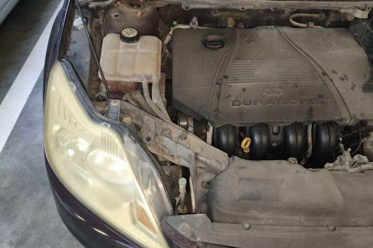 Used Ford Focus 2011 Sedan 1.8L Manual Comfort Model Engine Bay Right