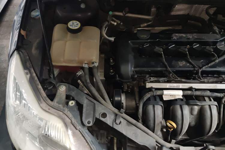 Used Ford Focus 2011 Sedan 1.8L Automatic Fashion Edition Engine Bay Right