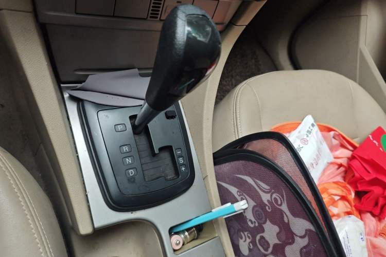 Used Ford Focus 2011 Sedan 1.8L Automatic Fashion Edition Gear Lever