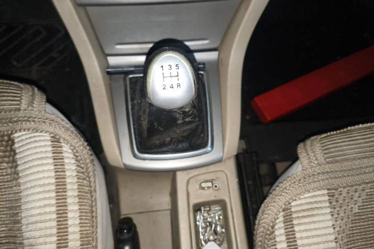 Used Ford Focus 2011 Sedan 1.8L Manual Comfort Model Gear Lever
