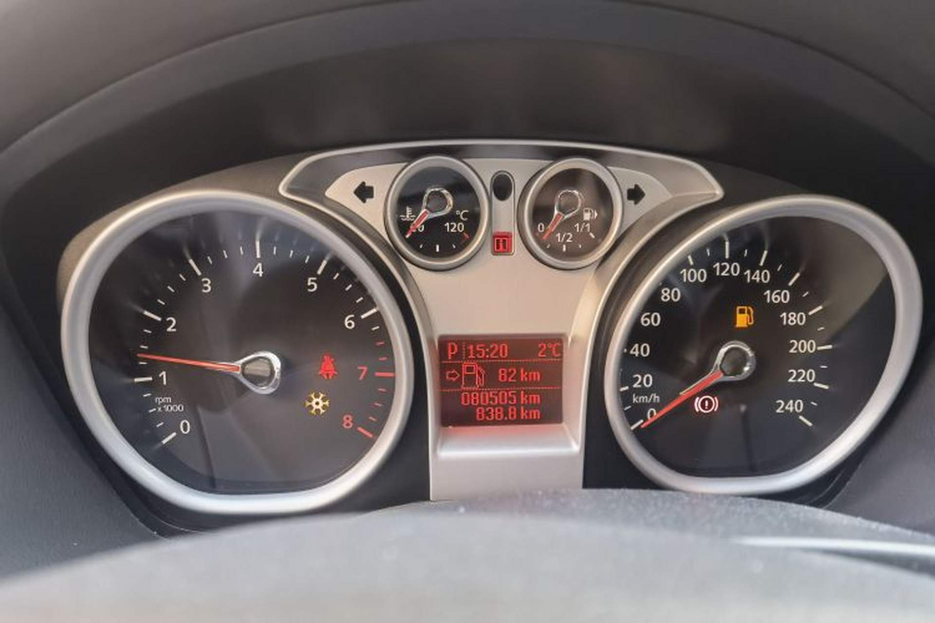 Used Ford Focus 2011 Sedan 1.8L Automatic Fashion Edition Odometer Close Up