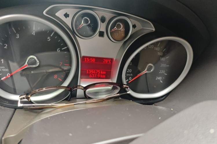 Used Ford Focus 2011 Sedan 1.8L Automatic Fashion Edition Odometer Close Up