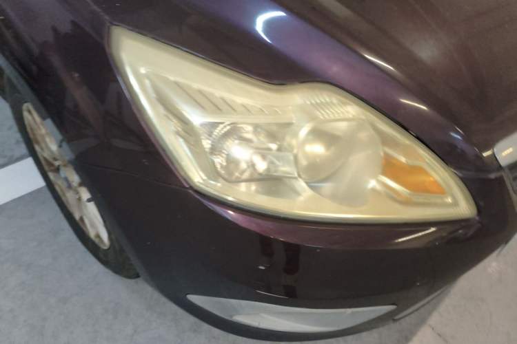 Used Ford Focus 2011 Sedan 1.8L Manual Comfort Model Right Front Headlight