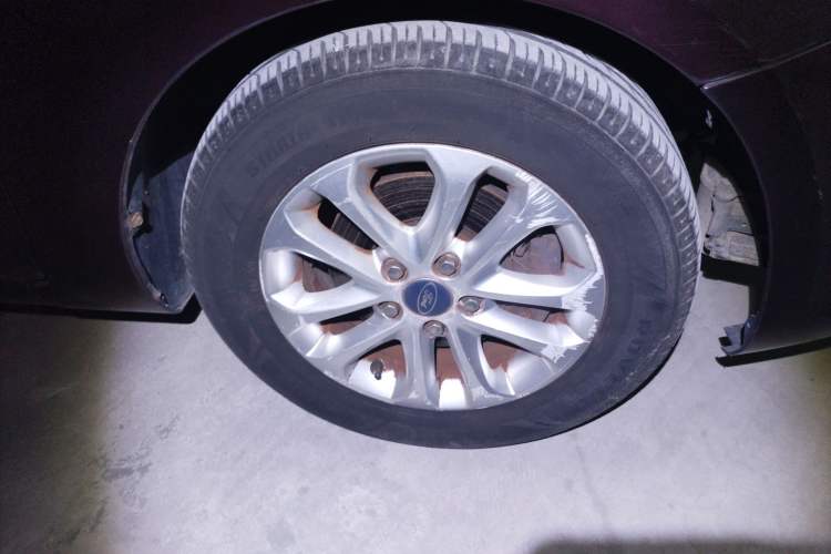 Used Ford Focus 2011 Sedan 1.8L Automatic Fashion Edition Right Front Wheel Hub