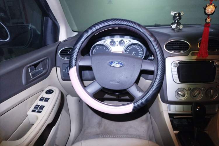 Used Ford Focus 2011 Sedan 1.8L Automatic Fashion Edition Steering Wheel