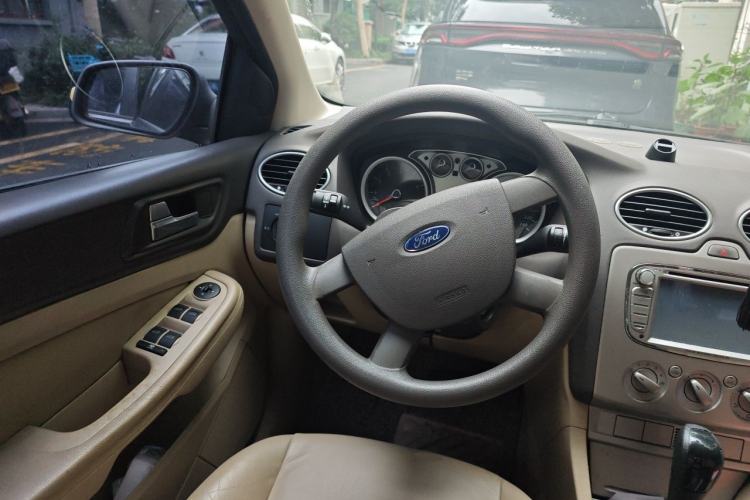 Used Ford Focus 2011 Sedan 1.8L Automatic Fashion Edition Steering Wheel